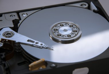 bilgisayar sabit disk sürücüsü