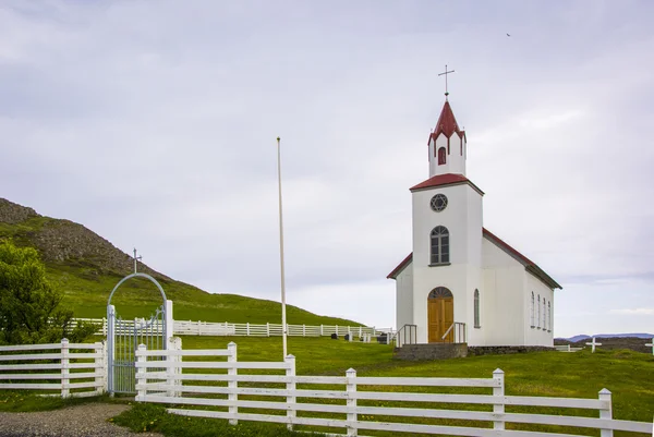 在冰岛的 Stykkisholmur 镇附近的 Helgafel 教堂 — 图库照片