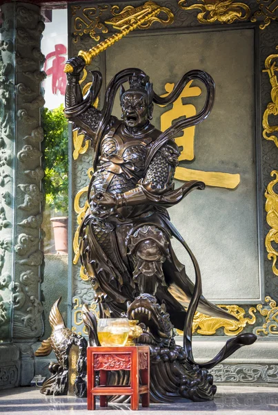 Socha bojovníka v Wong Tai Sin temple, Hong Kong. — Stock fotografie