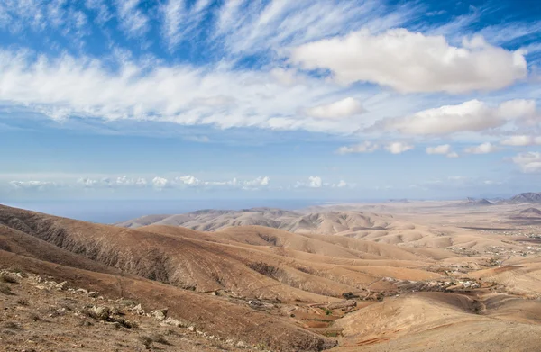 Táj hegy Fuerteventura szigetén. Kanári-szigetek, Spanyolország — Stock Fotó