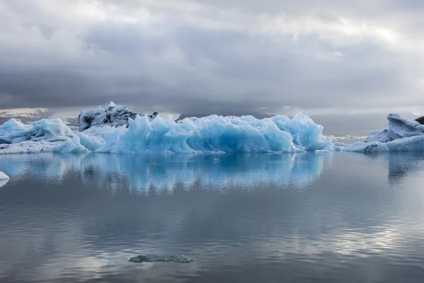 Το Blue ice στο Icelake Jokulsarlon. Ισλανδία — Φωτογραφία Αρχείου