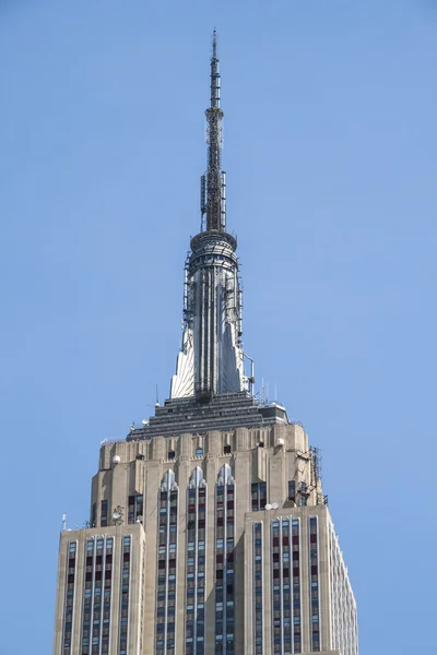 New York City ,USA - May 08, 2008: View of the top of the Empire State Building in Manhattan in New York City. — Stock Photo, Image