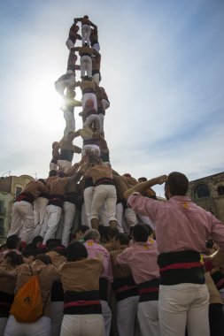 Reus, İspanya - 25 Ekim 2014: Castells performans, geleneksel olarak festivaller Catalonia içinde yerleşik bir insan kule bir castell var. Alsoon Unesco somut olmayan kültürel miras insanlık bu