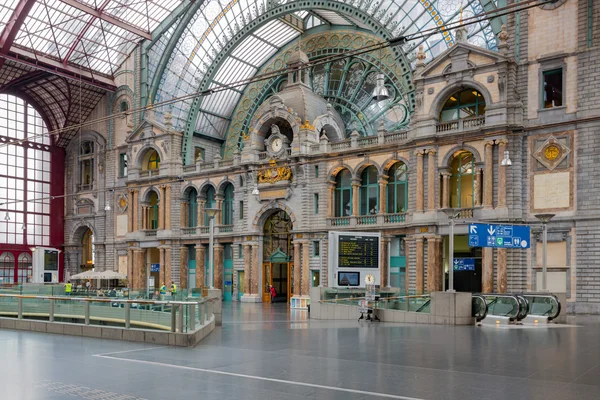 Berühmter art deco interieur antwerp main station, belgien — Stockfoto