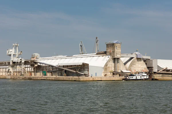 Almacén en el puerto de Amberes, Bélgica — Foto de Stock