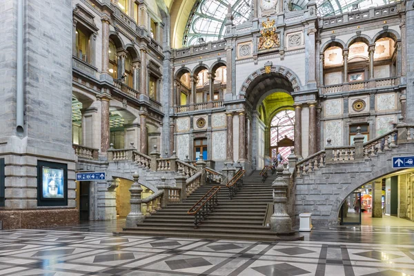 Beroemde Art Deco interieur Antwerpen centraal station, België — Stockfoto