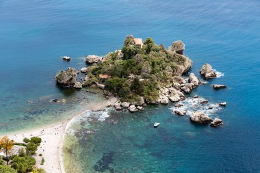 Ada ve plaj Taormina, Sicilya, İtalya için havadan görünümü