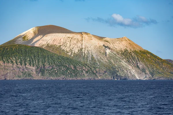 Ostrov Vulcano na Liparské ostrovy poblíž Sicílie, Itálie — Stock fotografie