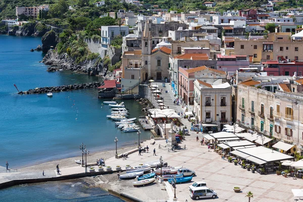 Lipari limanının havadan görünümü, Aeolian Islands yakınındaki Sicliy, İtalya — Stok fotoğraf