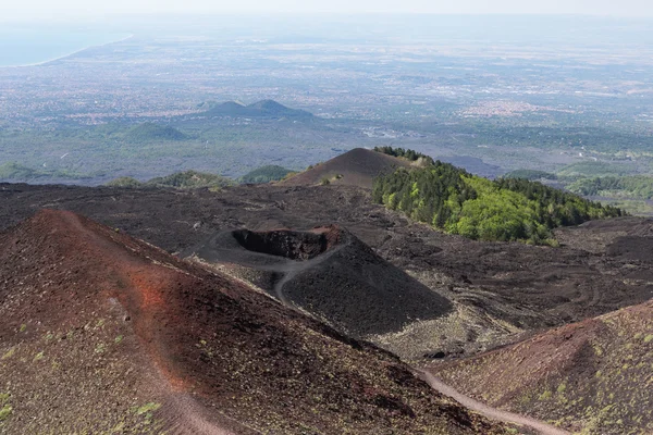 Sicilya adasındaki Etna Dağı havadan görünümü