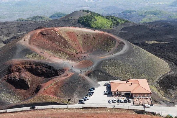 在西西里岛，意大利埃特纳火山斜坡 Silvestri 弹坑 — 图库照片