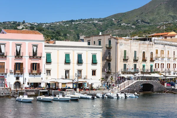 Přístav Lipari na Liparské ostrovy, Sicílie, Itálie — Stock fotografie