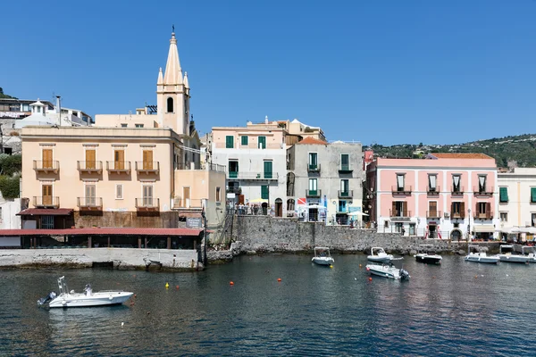 Hafenlipari auf den Äolischen Inseln von Sizilien, Italien — Stockfoto