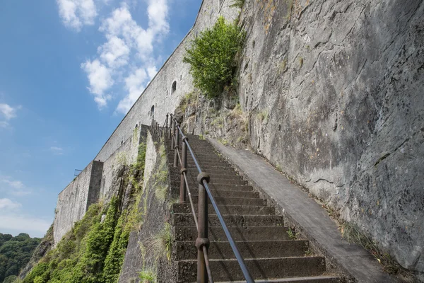 Trappen naar citadel van Dinant in België — Stockfoto