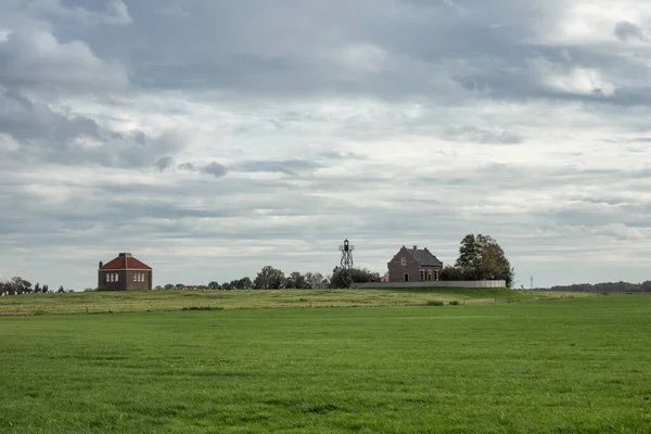 Case ex isola di Schokland nella campagna olandese di Noordoostpolder — Foto Stock