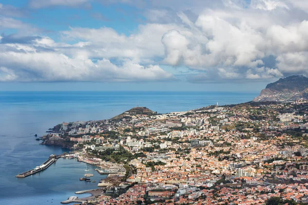 Visa på hamnen i Funchal, huvudstad i Portugese madeira — Stockfoto