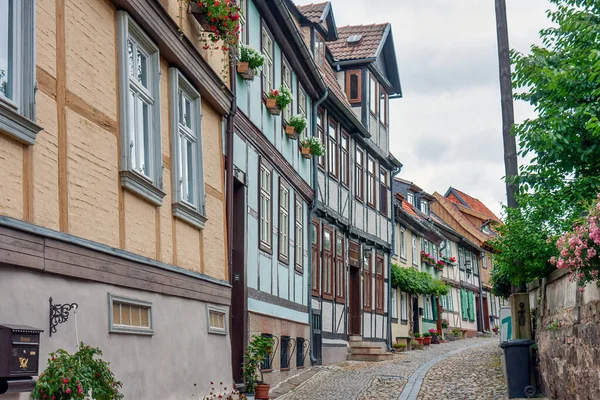 Medieval road and cityscape of German Quedlinburg — Stock Photo, Image
