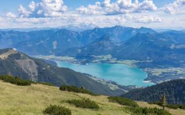 Sankt Wolfgang yakınlarındaki Schafberg tepesinden Avusturyalı Wolfgangsee