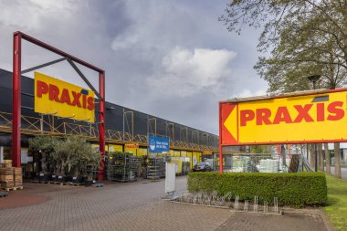 Hollanda köyü Emmeloord 'daki alışveriş merkezinde kendin yap.