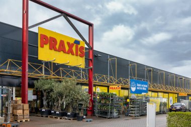 Hollanda köyü Emmeloord 'daki alışveriş merkezinde kendin yap.