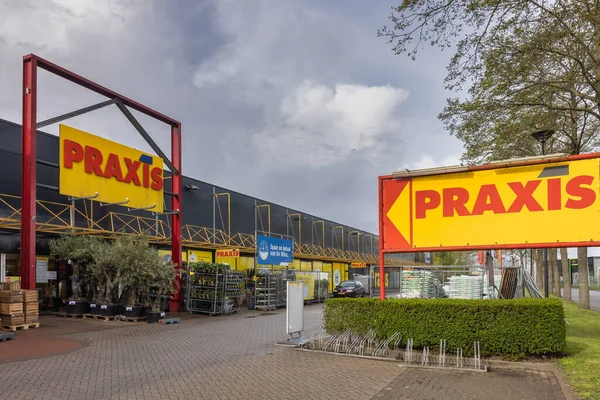 Facade do it yourself shopping mall in Dutch village Emmeloord — Stock Photo, Image