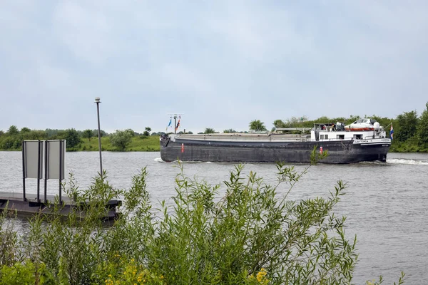 Cargo ship sailing at Dutch river Meuse near village Arcen — Stock Photo, Image