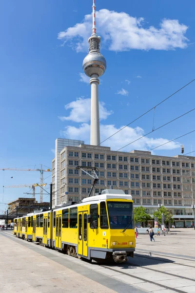 Berlin Alexanderplatz з трамваями і телевежею — стокове фото