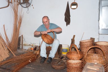 adam reed sepet örgü fabrikası madeira adlı yapım,