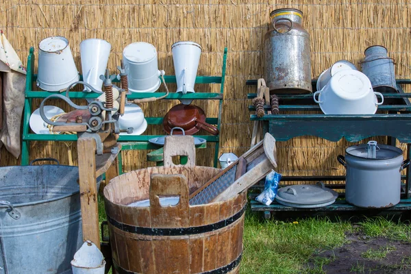 Traditional dutch farmer utensils with a washtub — Stock Photo, Image