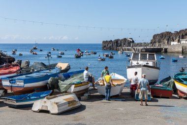 Balıkçılar ve gemi Funchal, Portekiz, balıkçılık ile liman