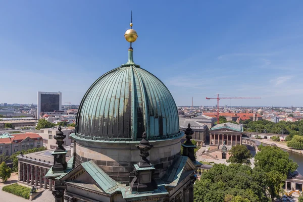 Vista aérea de Berliner Dom sobre o centro da cidade Berlim — Fotografia de Stock