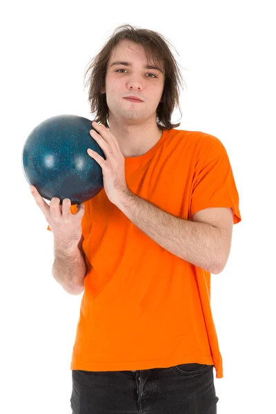 Mann mit Bowlingkugel isoliert auf weiß — Stockfoto