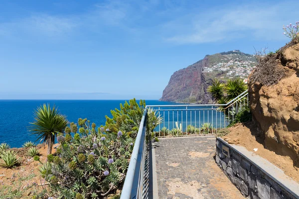 Beautiful coast of Madeira with hiking trail — Stock Photo, Image