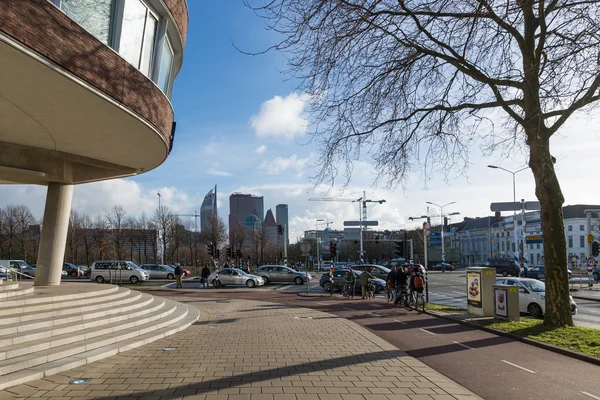 Straatbeeld in de buurt van het provinciaal Parlement van Den Haag in Nederland Stockafbeelding