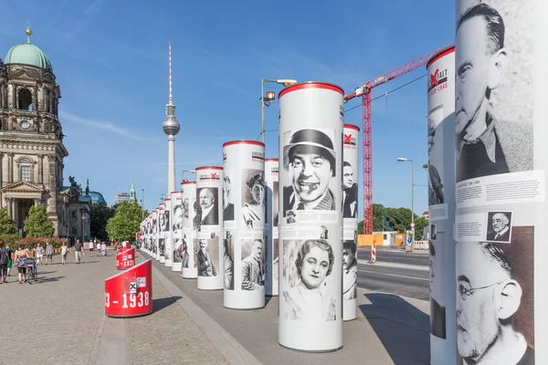 Street art with historic famous German people downtown at Berlin, Germany — Stock Photo, Image