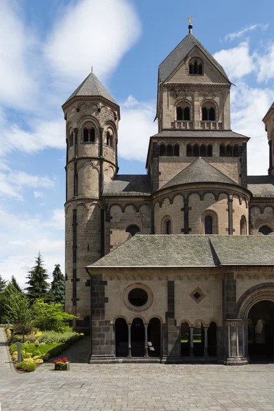 マリア laach、ドイツで中世のベネディクト会修道院 — ストック写真