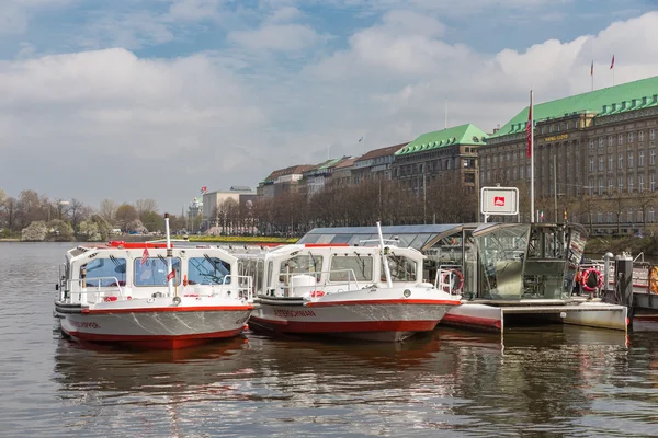 Sight seeing ships ready for departure in Hamburg, Germany — Stock Photo, Image