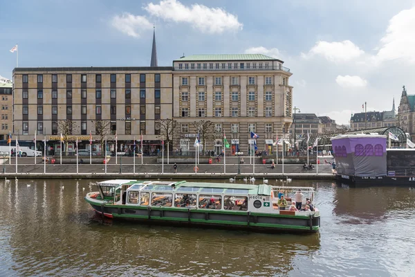 Gezicht zien schip in Hamburg, Duitsland — Stockfoto