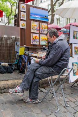 Sokak sanatçı bir resim çizim Montmartre, Paris, Fransa