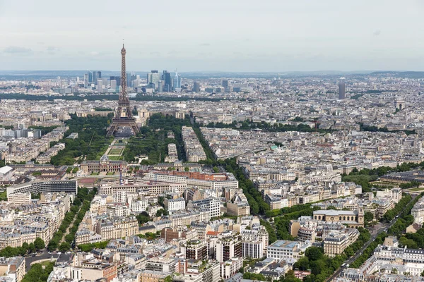 Kilátás az Eiffel-torony Párizs Montparnasse épülete — Stock Fotó