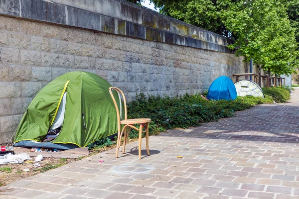 Paris'te Seine nehir evsizlere çadır — Stok fotoğraf