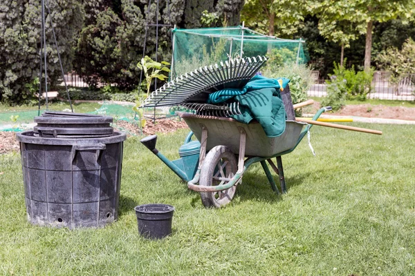 Wheelbarrow with gardening tools — Stock Photo, Image