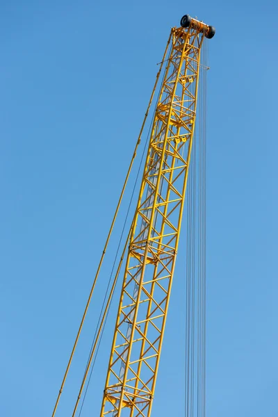 Detalj crane armen mot en blå himmel — Stockfoto