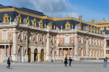 Courtyard Palace Versailles Paris, Fransa yürüyüş ziyaretçi