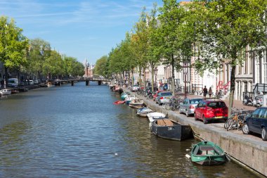 Amsterdam'ın tarihi Konakları ile kanal