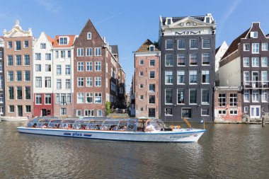 Amsterdam'ın tarihi Konakları ile kanal