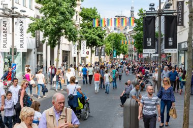 İnsanlar ana alışveriş caddesi, Antwerp, Belçika