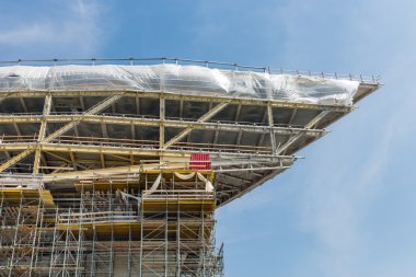 Şantiye iskele modern ofis binası ile