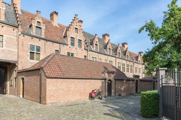 Beguinage with old historic houses downtown in Antwerp, Belgium — Stock Photo, Image