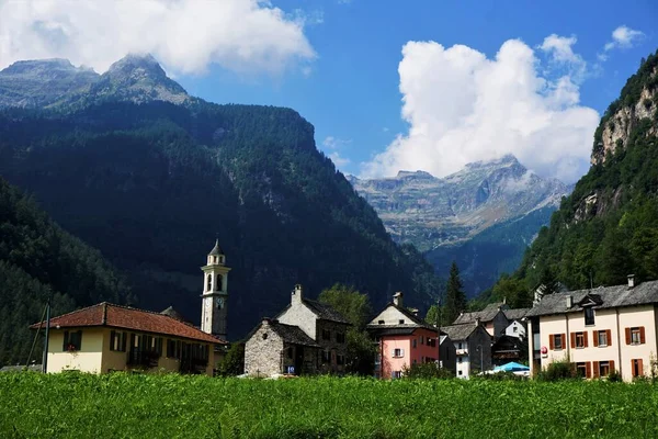 Gyönyörű Kilátás Település Sonogno Verzasca Völgyben — Stock Fotó